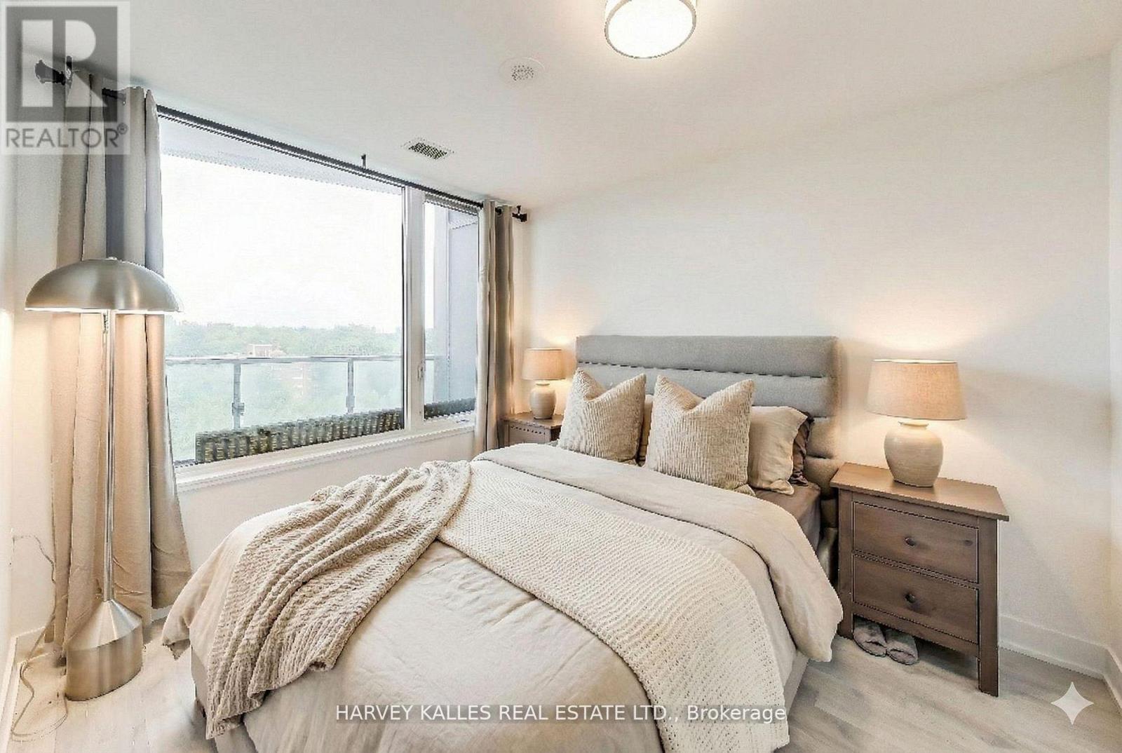 515 - 585 BLOOR STREET E