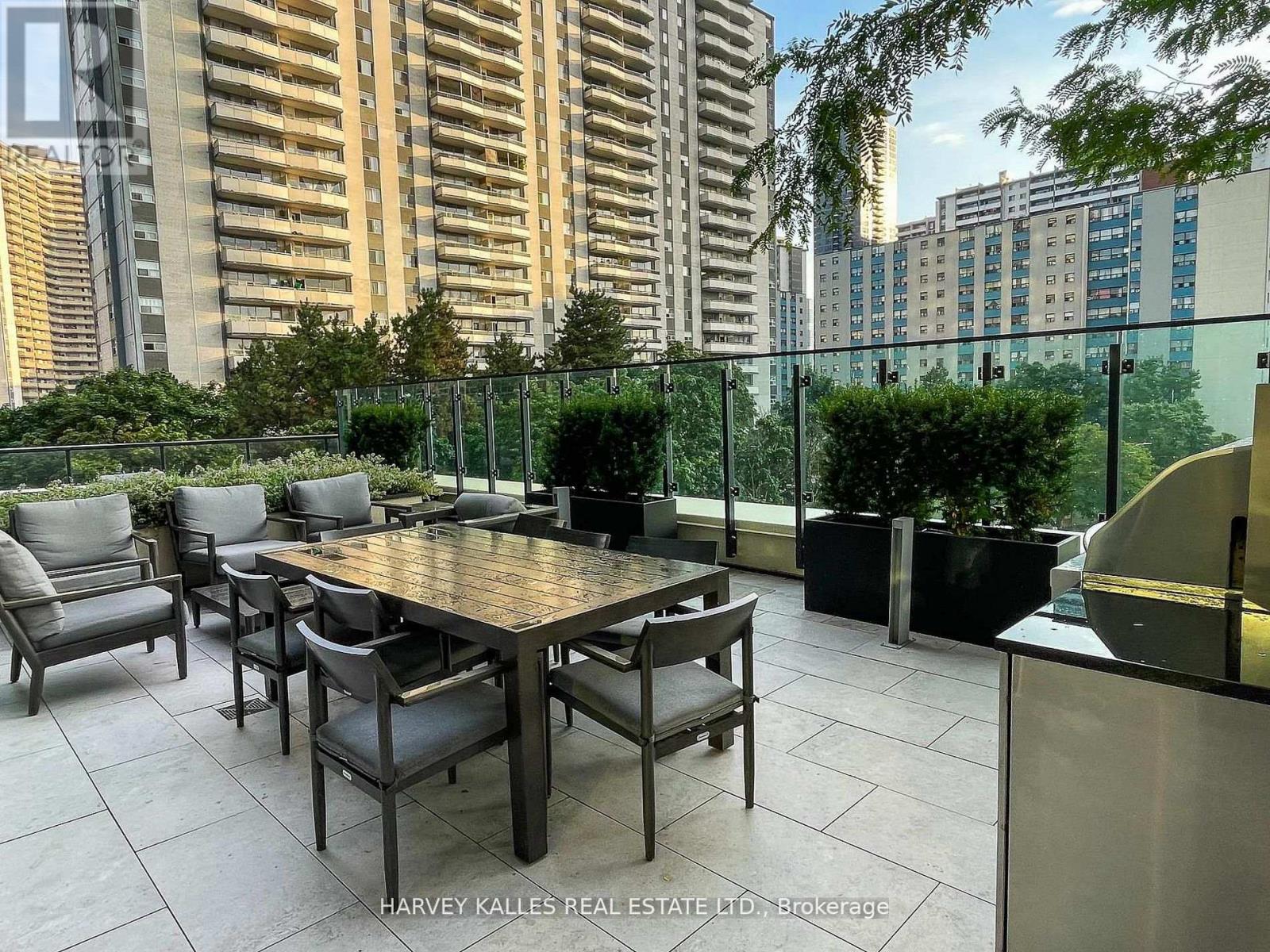 515 - 585 BLOOR STREET E