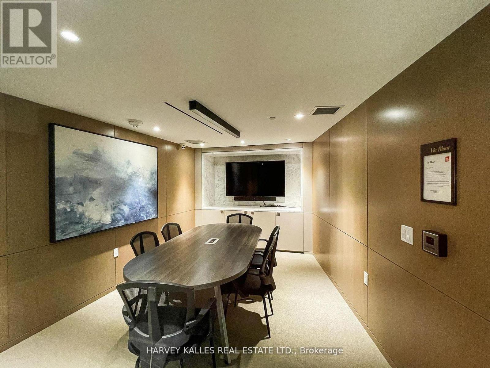 515 - 585 BLOOR STREET E