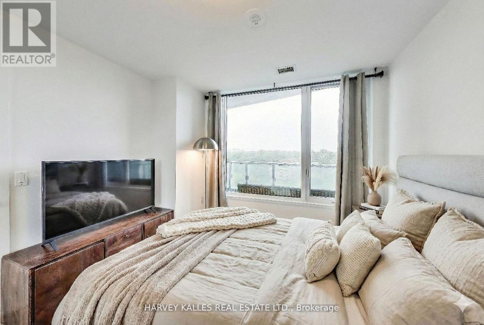 515 - 585 BLOOR STREET E