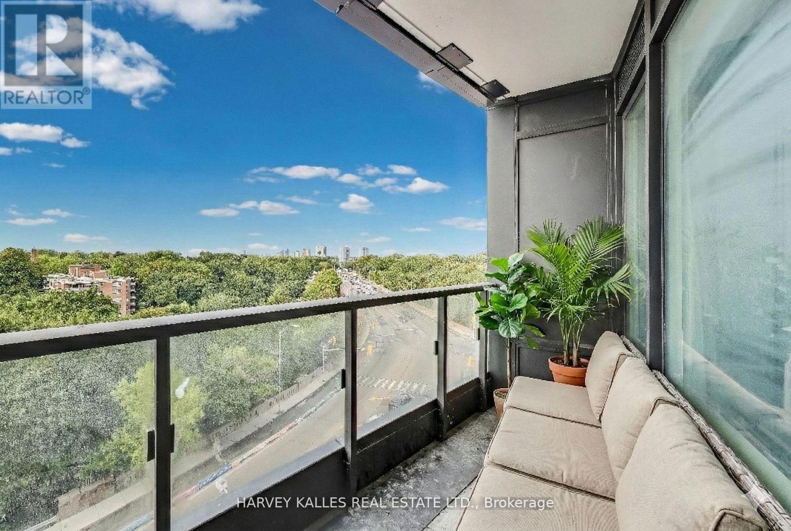 515 - 585 BLOOR STREET E