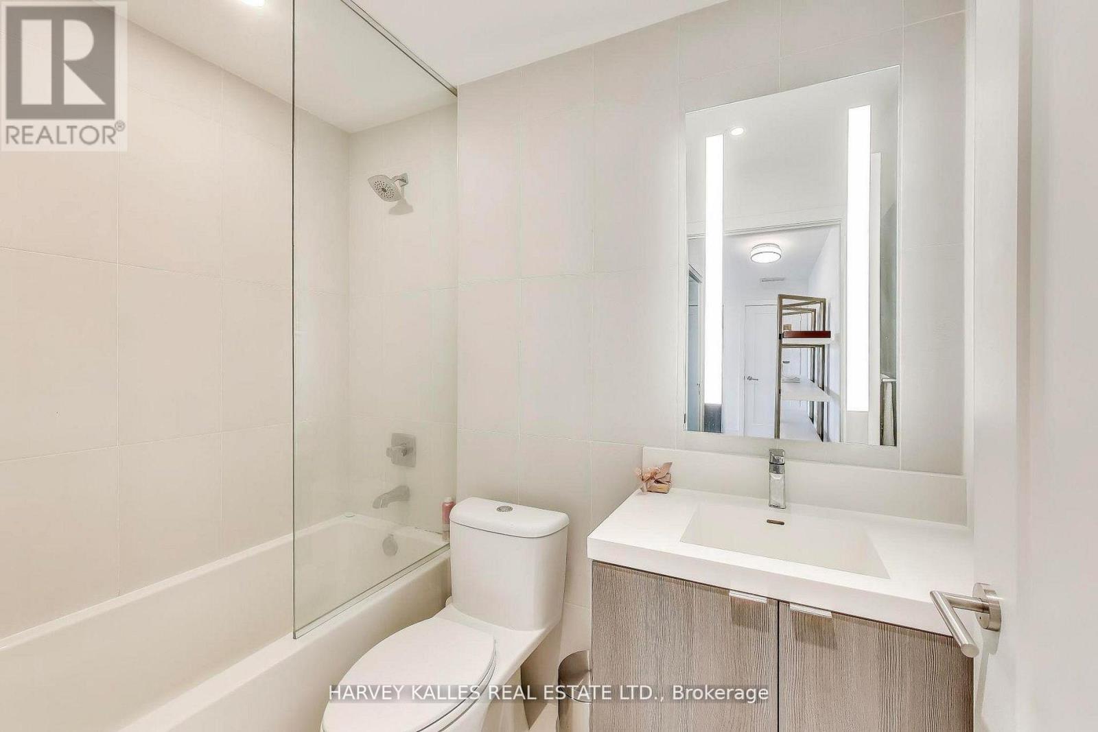 515 - 585 BLOOR STREET E