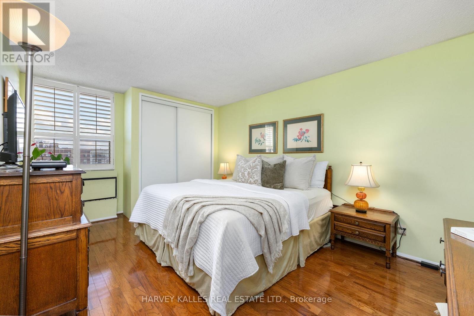 504 - 10 FASHION ROSEWAY