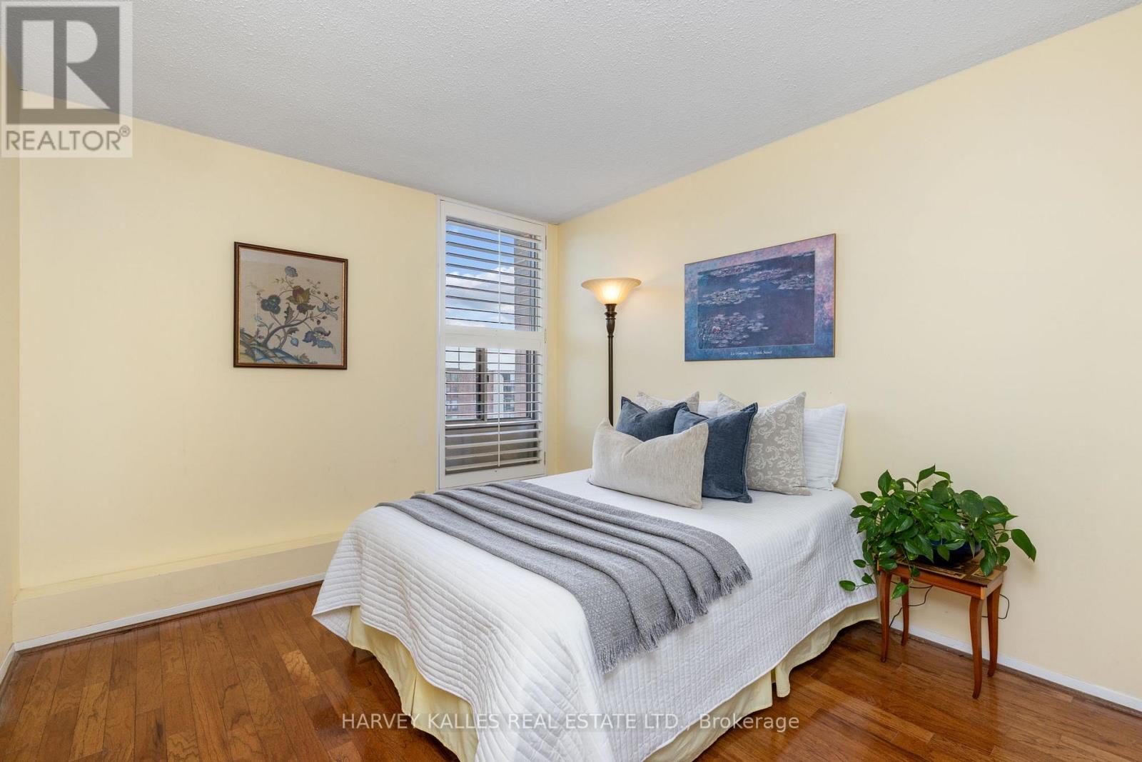 504 - 10 FASHION ROSEWAY