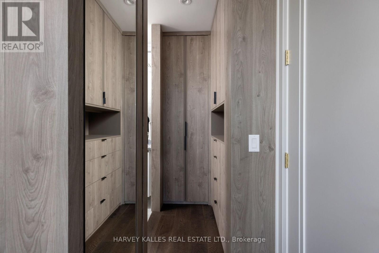 805 - 151 AVENUE ROAD