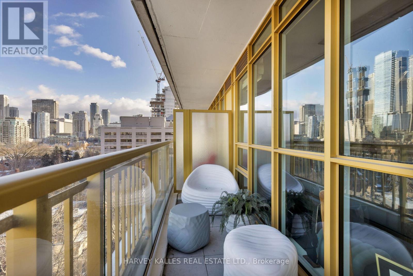 805 - 151 AVENUE ROAD