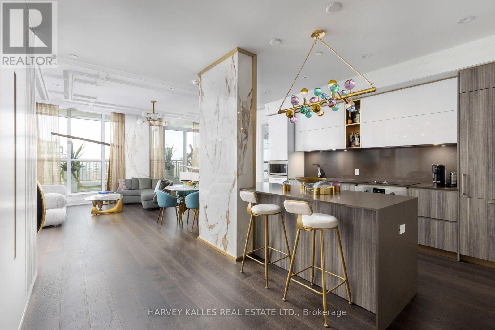 805 - 151 AVENUE ROAD