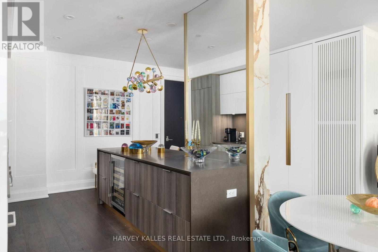 805 - 151 AVENUE ROAD