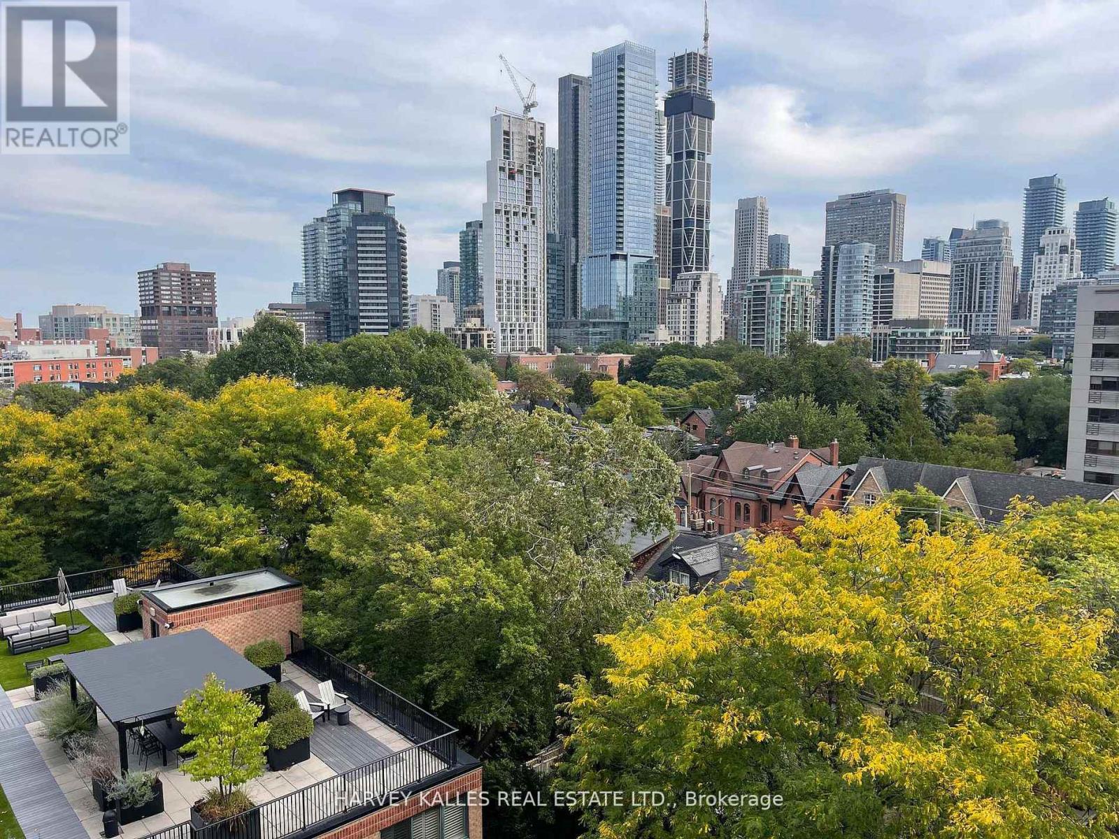 805 - 151 AVENUE ROAD