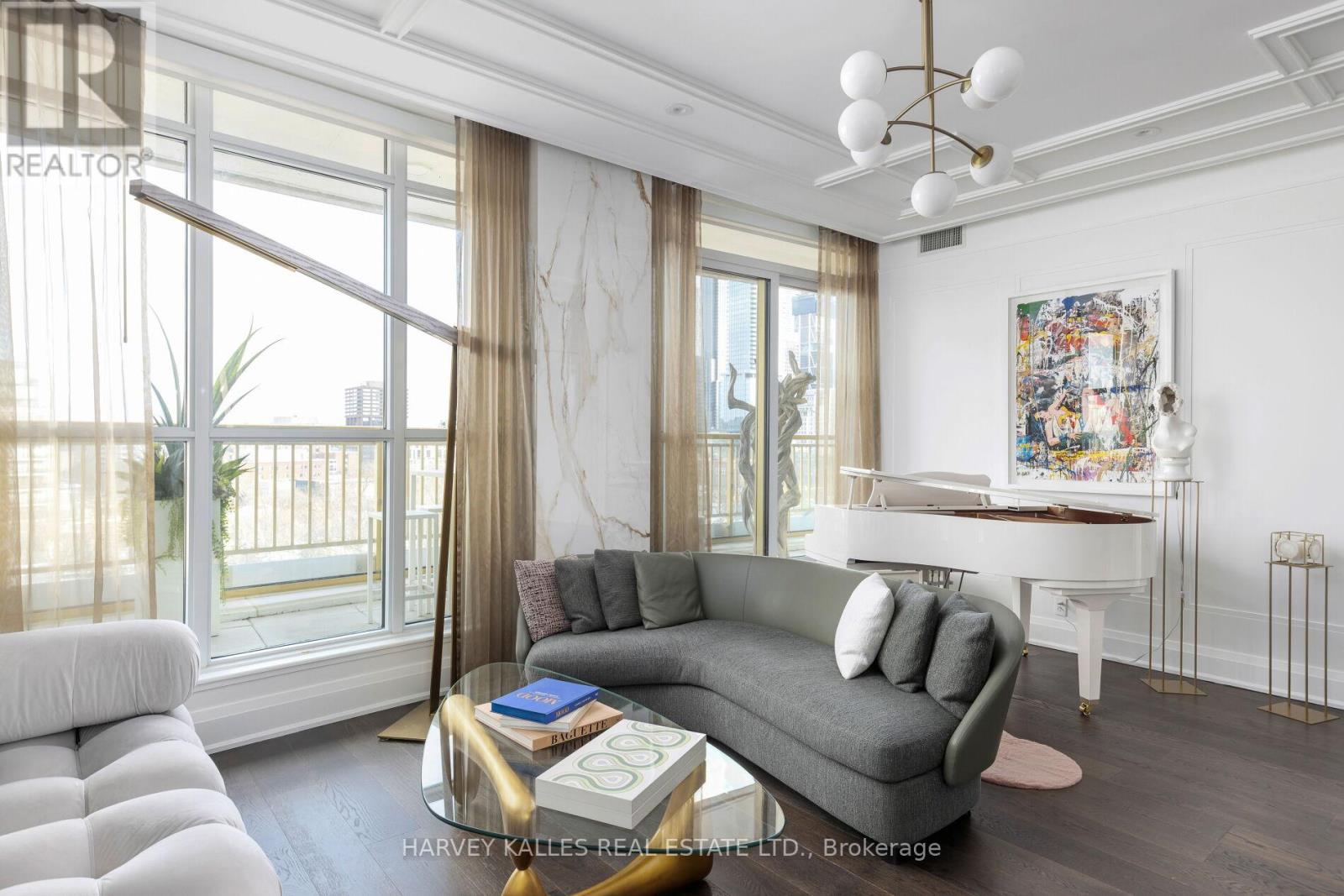 805 - 151 AVENUE ROAD