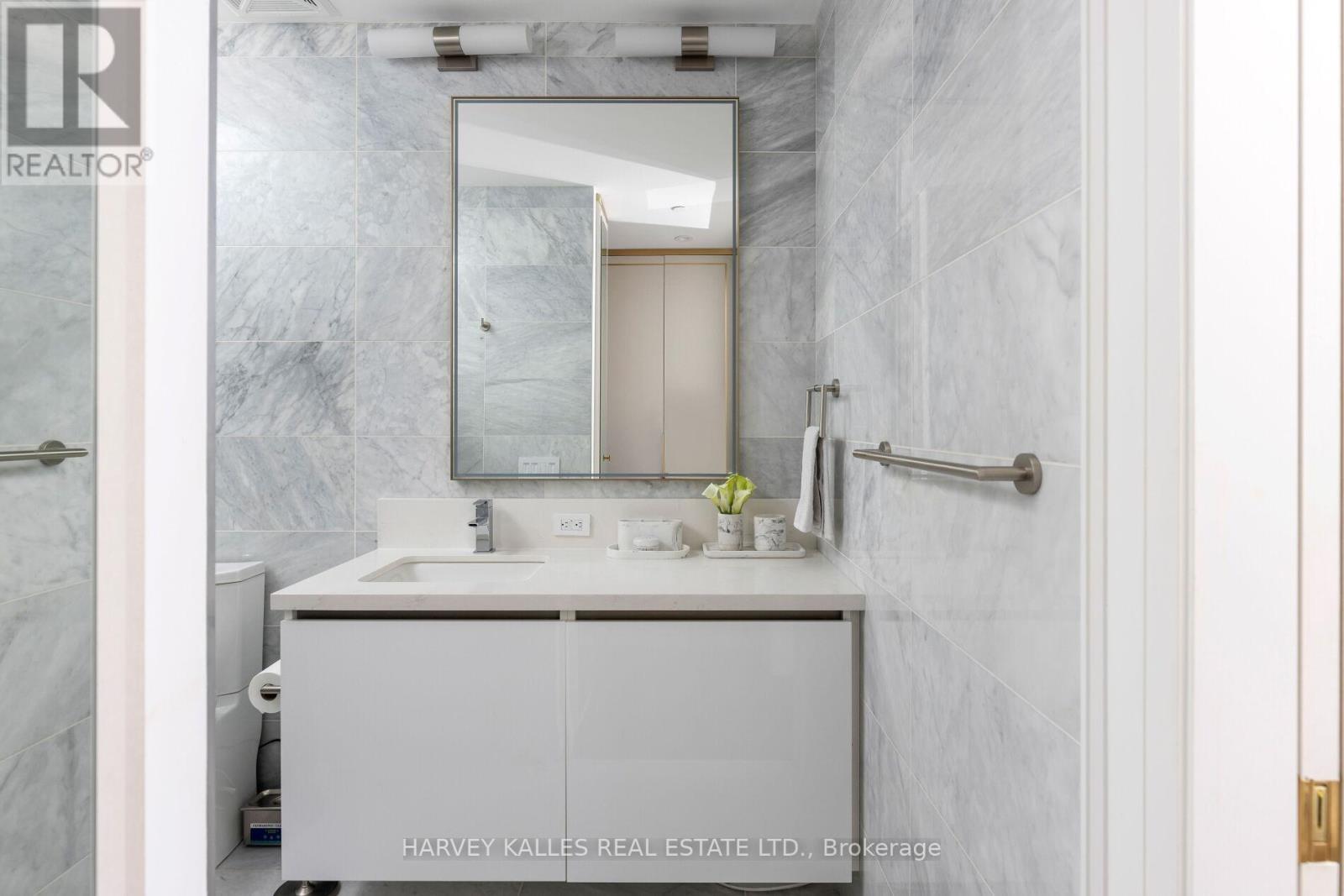 805 - 151 AVENUE ROAD