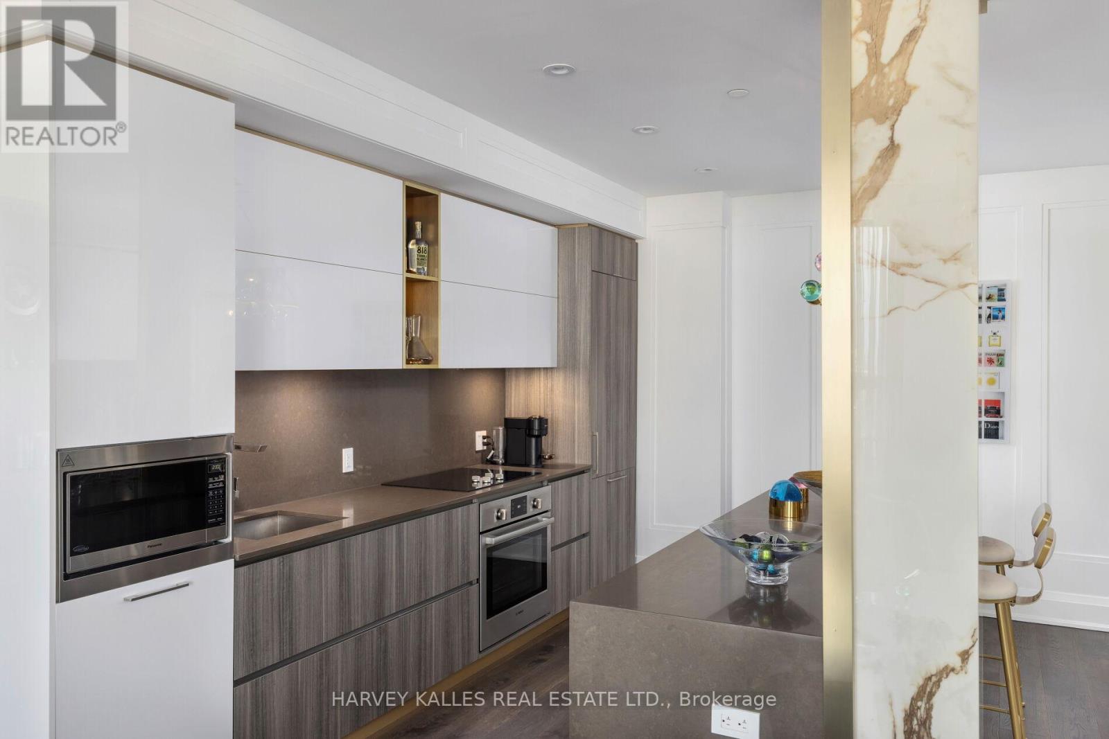 805 - 151 AVENUE ROAD