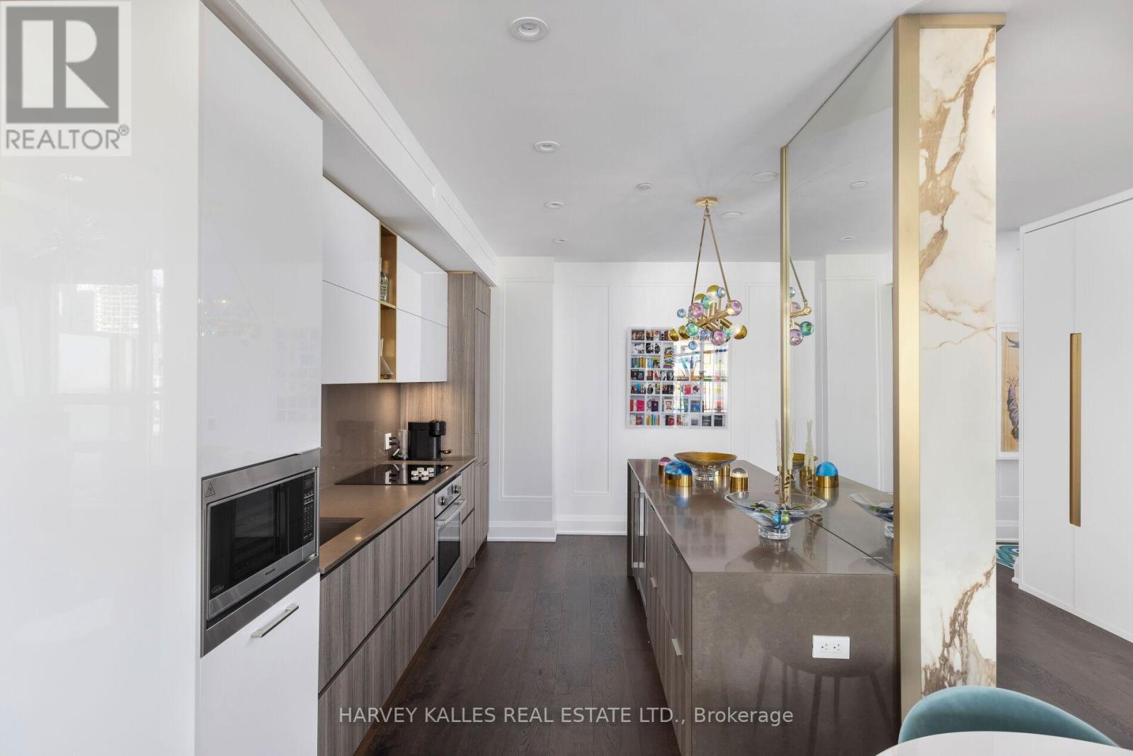 805 - 151 AVENUE ROAD