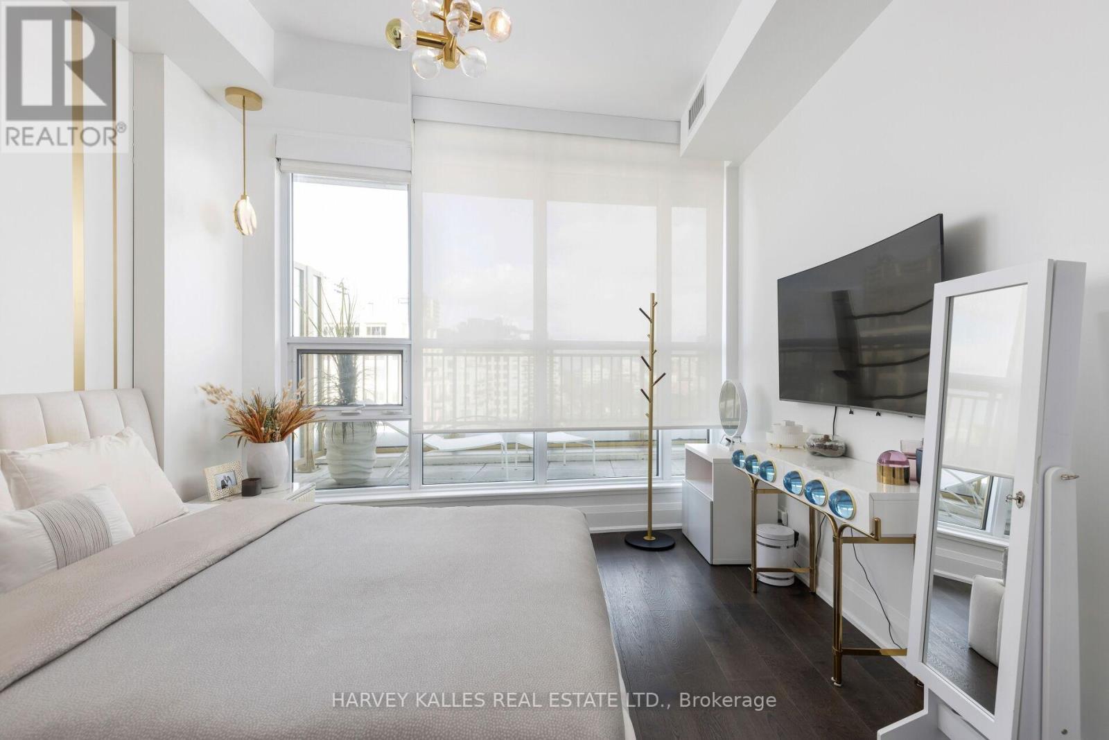 805 - 151 AVENUE ROAD