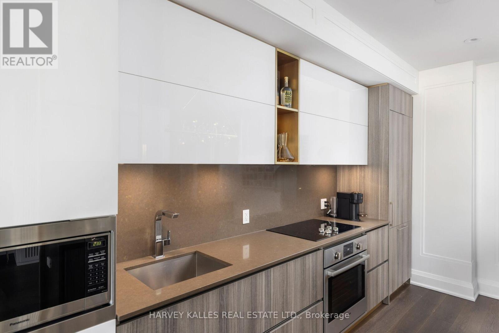 805 - 151 AVENUE ROAD