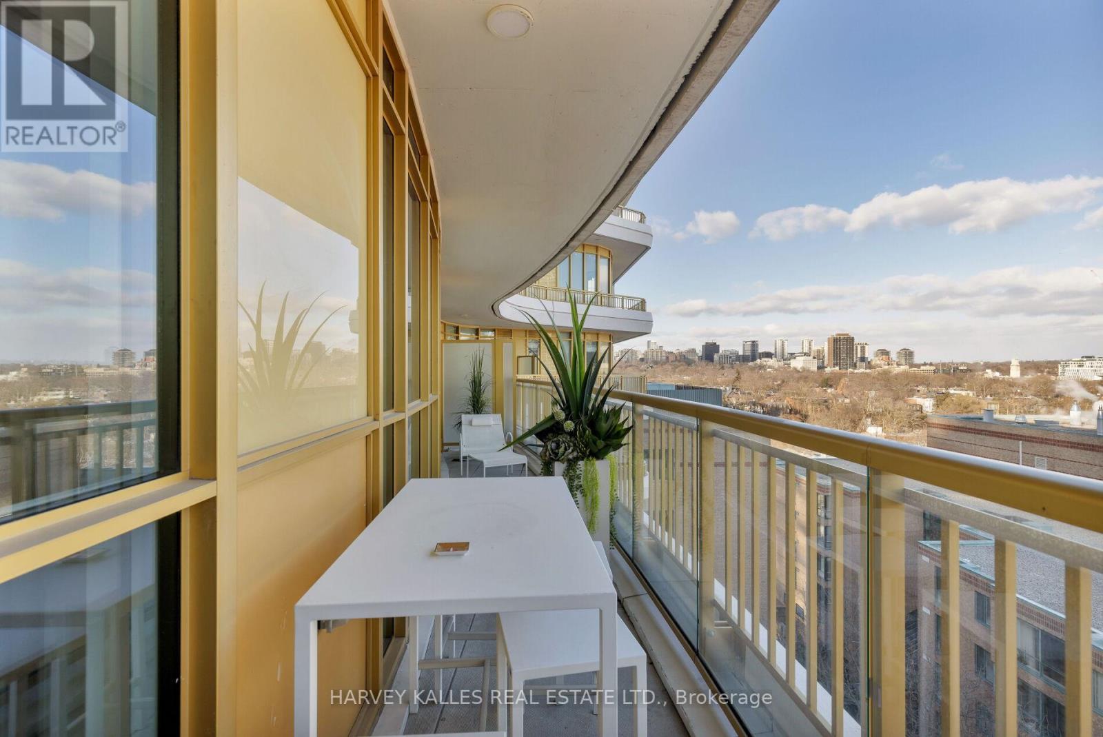 805 - 151 AVENUE ROAD