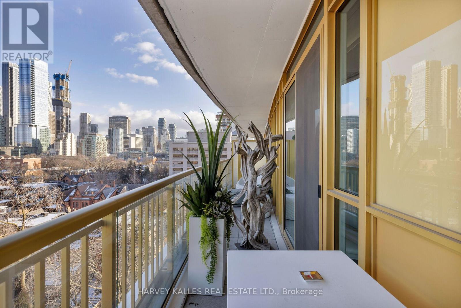 805 - 151 AVENUE ROAD