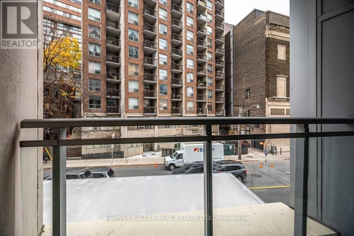 201 - 8 SCOLLARD STREET