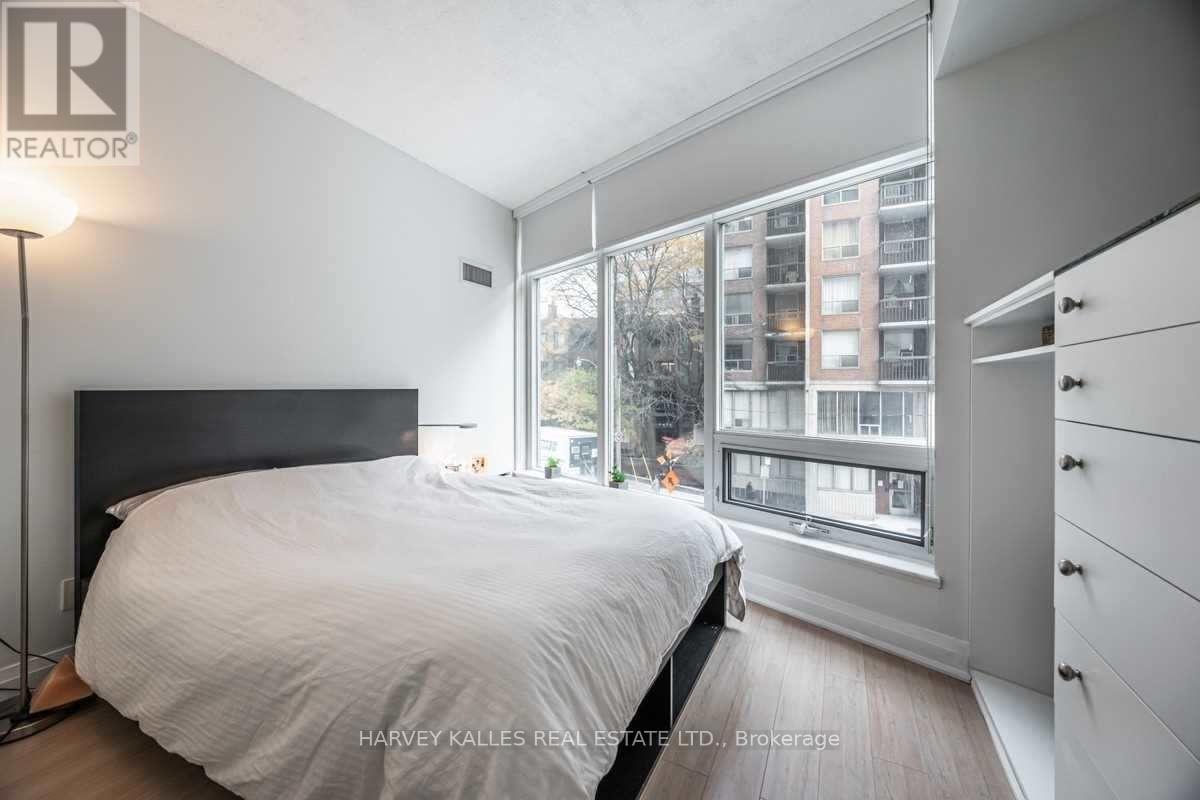 201 - 8 SCOLLARD STREET