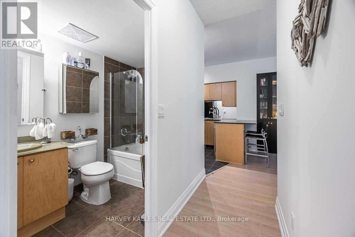 201 - 8 SCOLLARD STREET