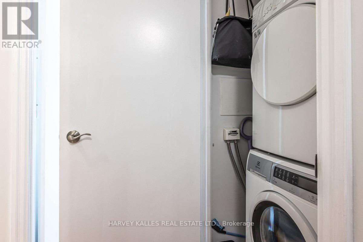 201 - 8 SCOLLARD STREET