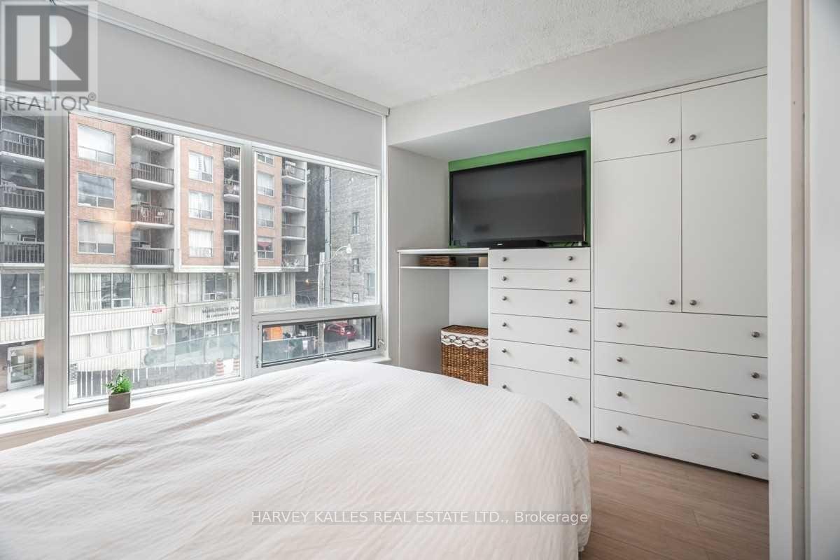 201 - 8 SCOLLARD STREET