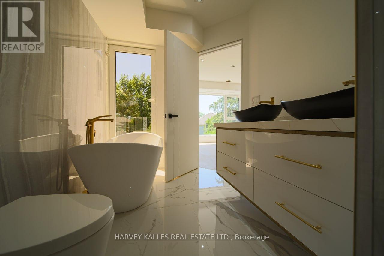 2970A BAYVIEW AVENUE