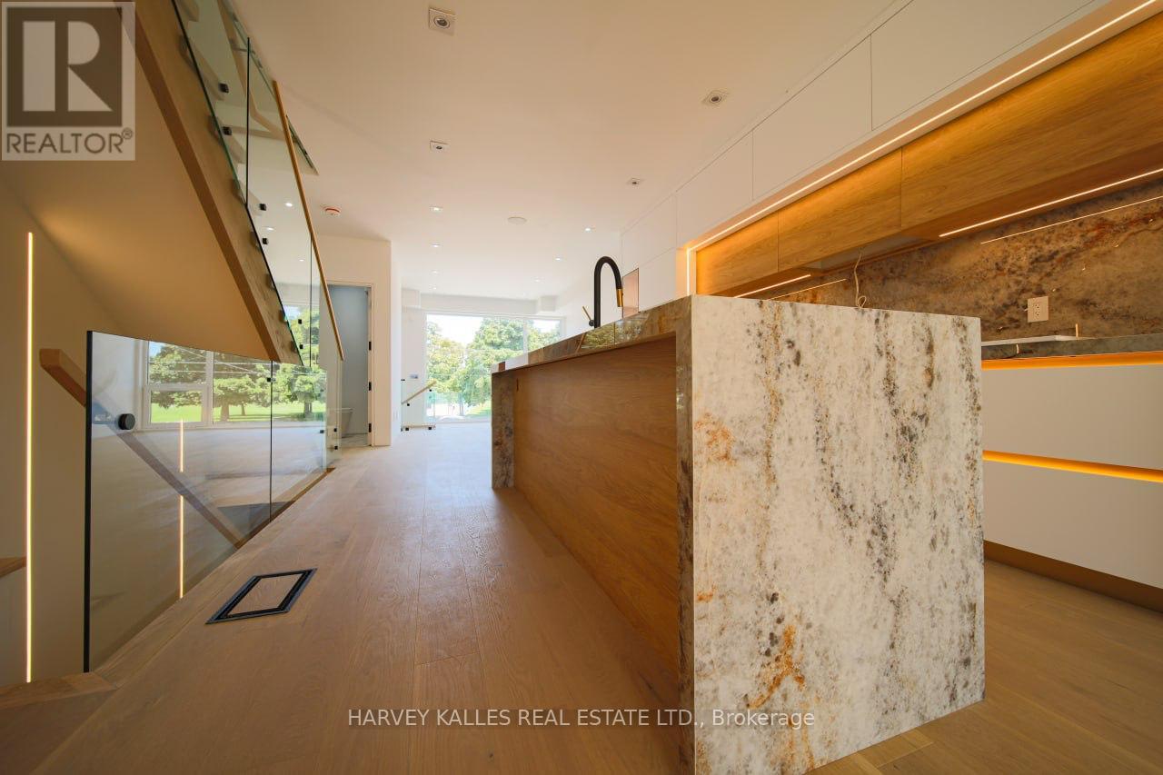 2970A BAYVIEW AVENUE