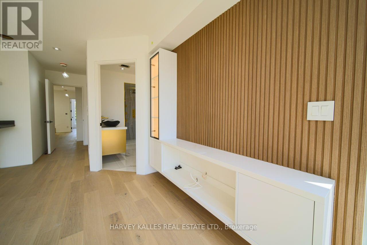 2970A BAYVIEW AVENUE