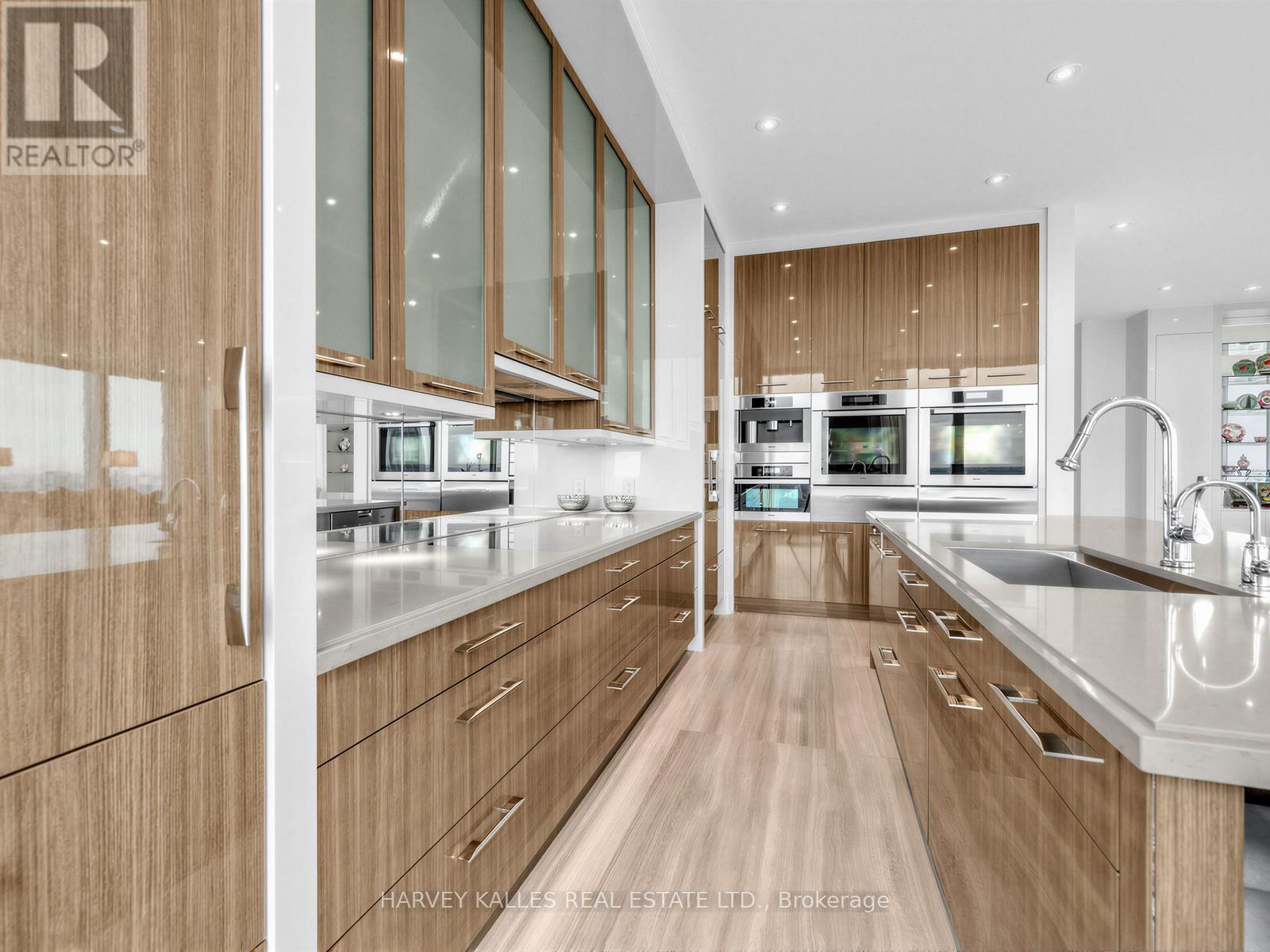 4702 - 50 YORKVILLE AVENUE