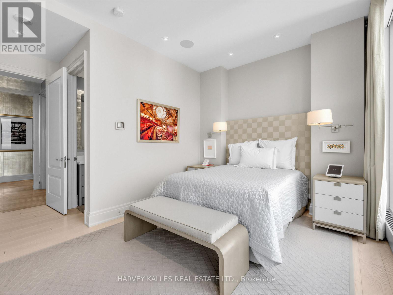 4702 - 50 YORKVILLE AVENUE