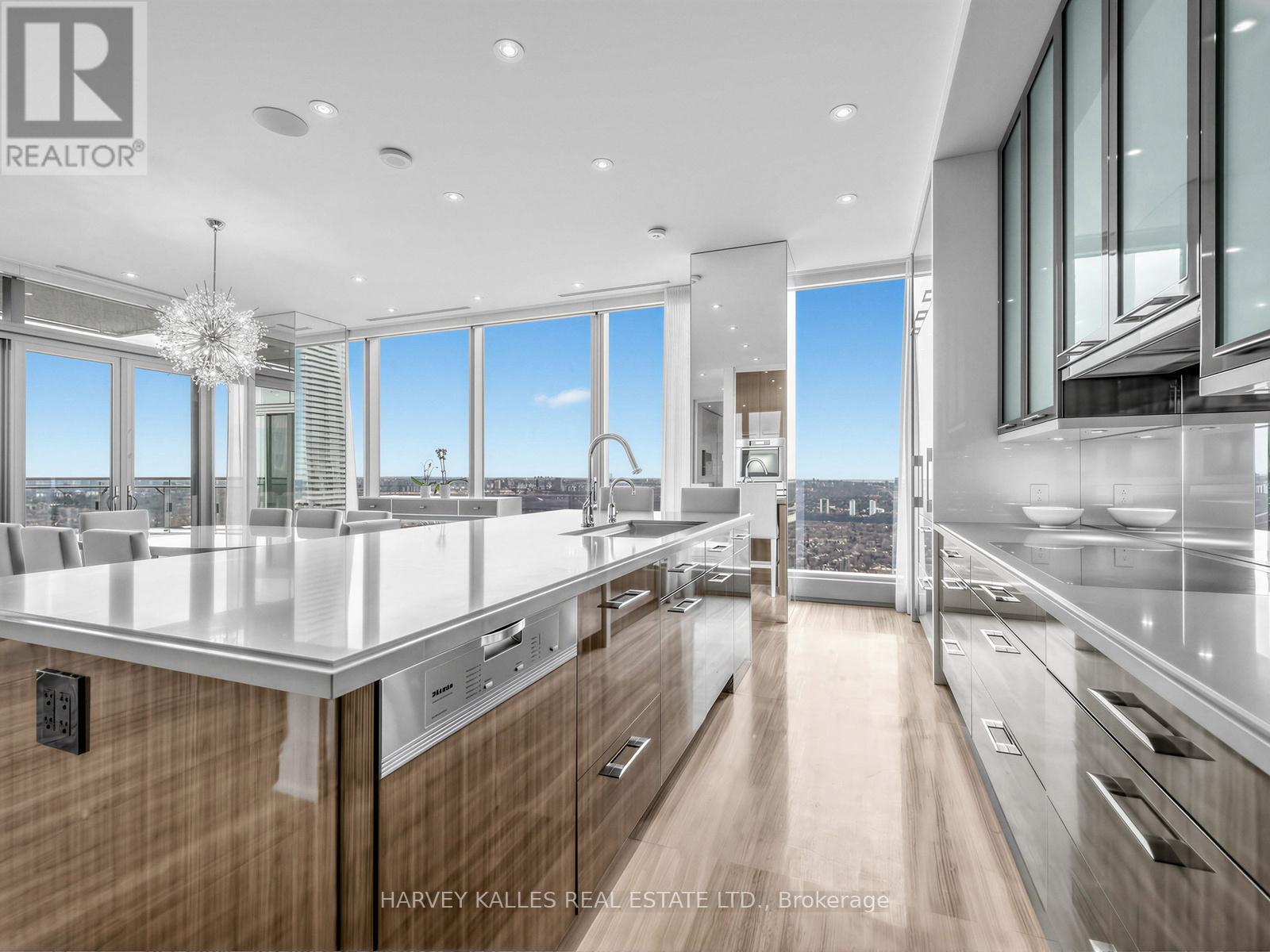 4702 - 50 YORKVILLE AVENUE