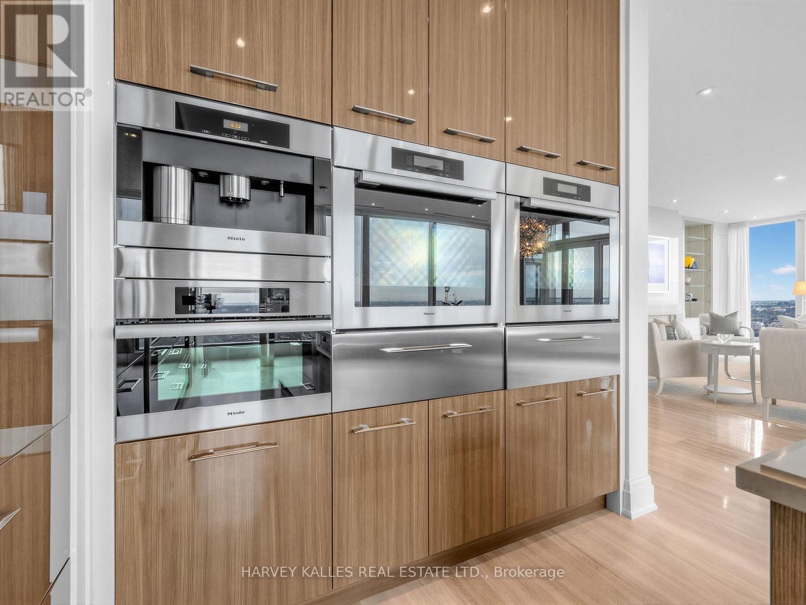 4702 - 50 YORKVILLE AVENUE