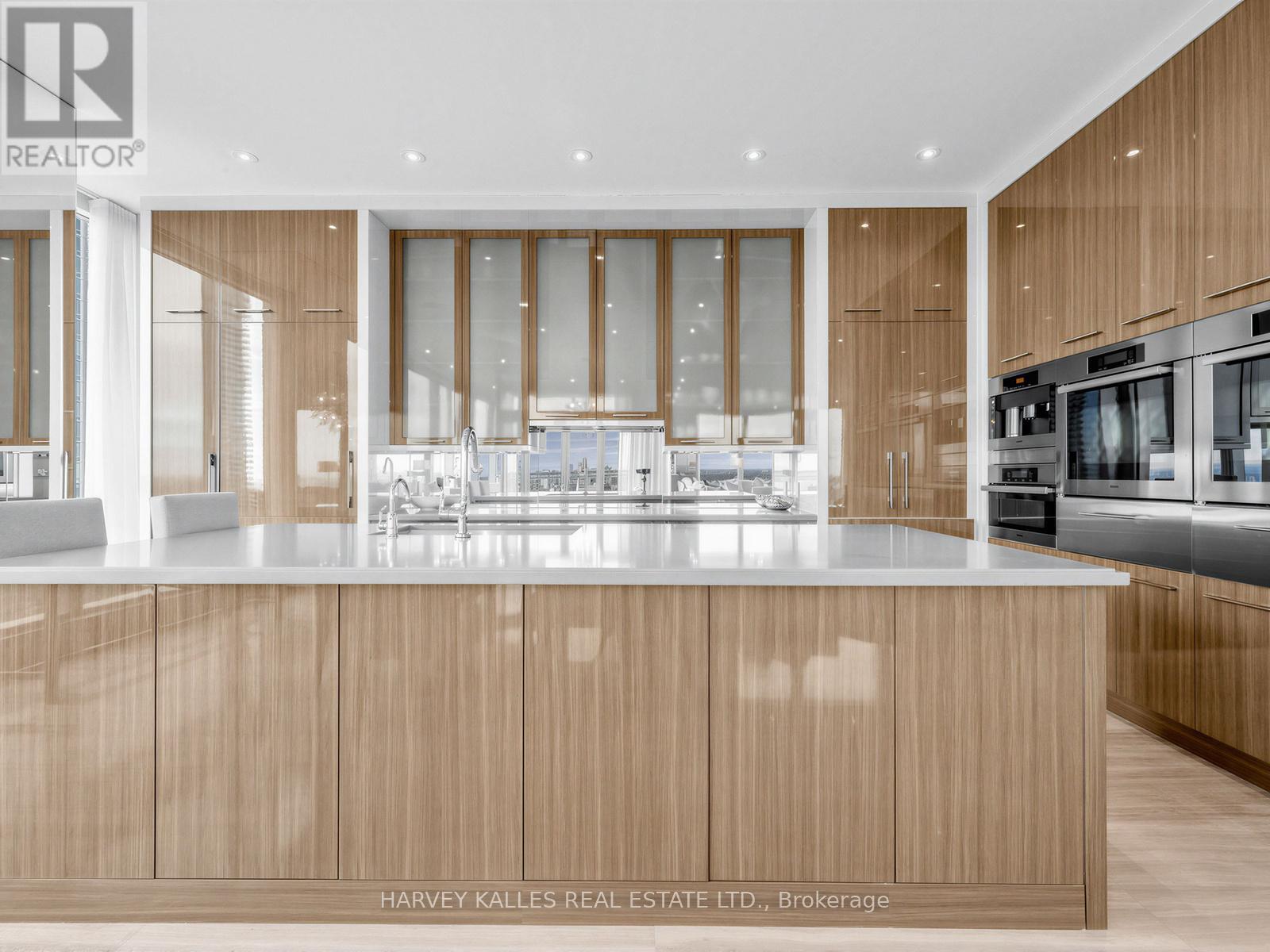 4702 - 50 YORKVILLE AVENUE