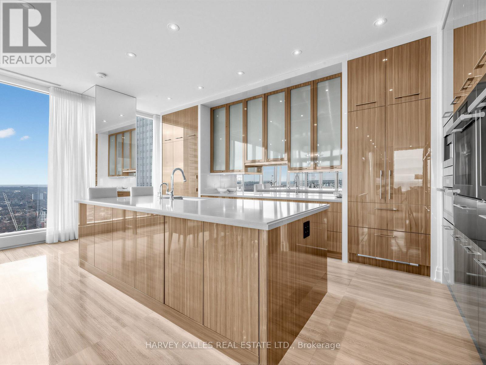 4702 - 50 YORKVILLE AVENUE