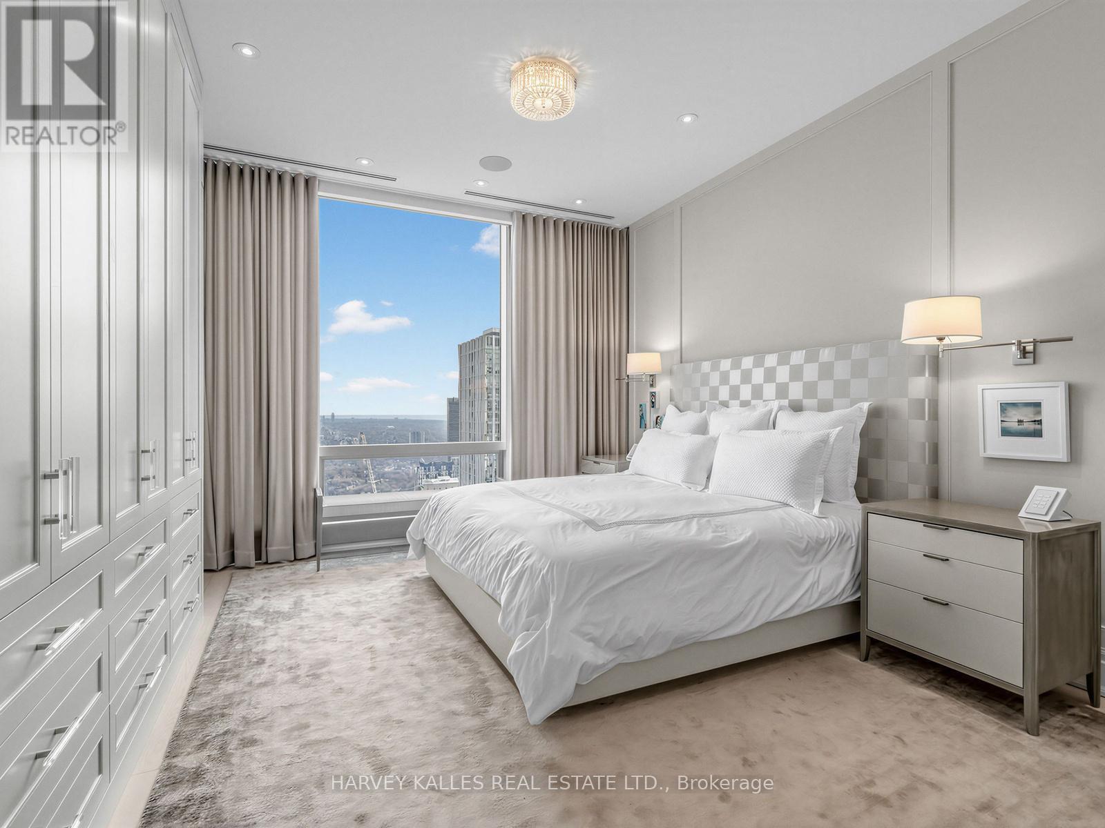 4702 - 50 YORKVILLE AVENUE