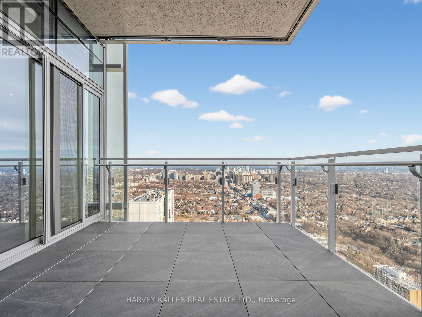 4702 - 50 YORKVILLE AVENUE