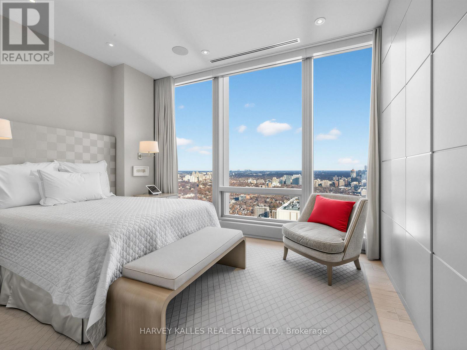 4702 - 50 YORKVILLE AVENUE