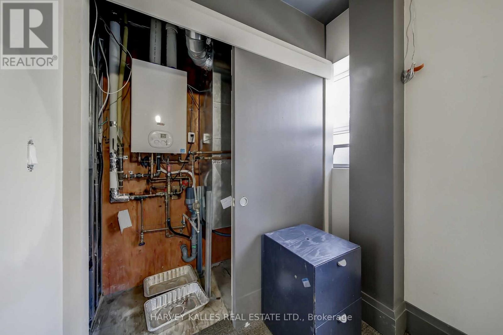 MAIN - 2078 AVENUE ROAD