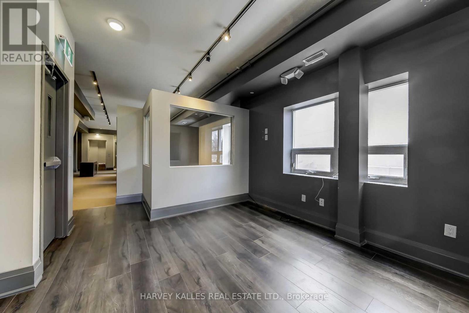 MAIN - 2078 AVENUE ROAD