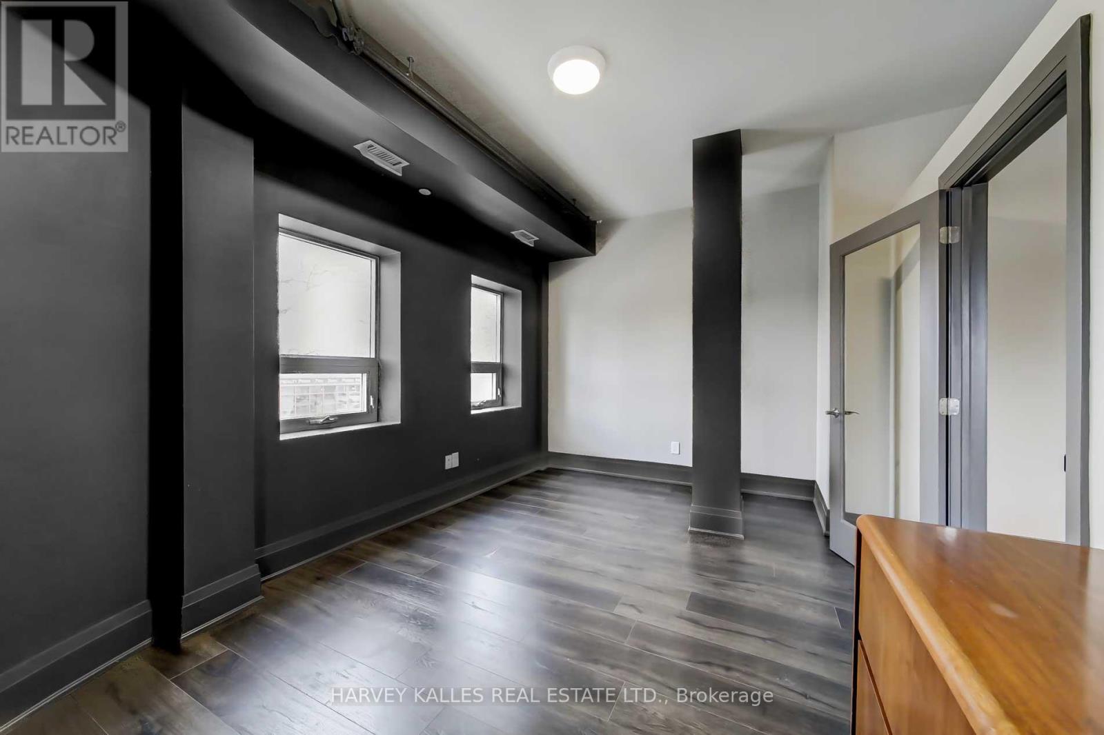 MAIN - 2078 AVENUE ROAD