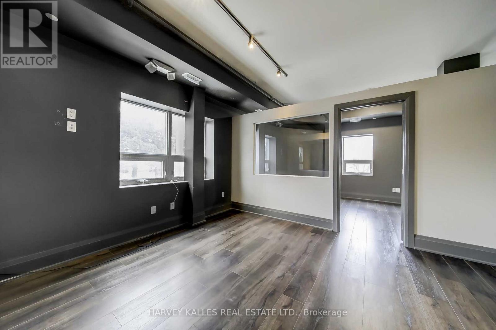 MAIN - 2078 AVENUE ROAD