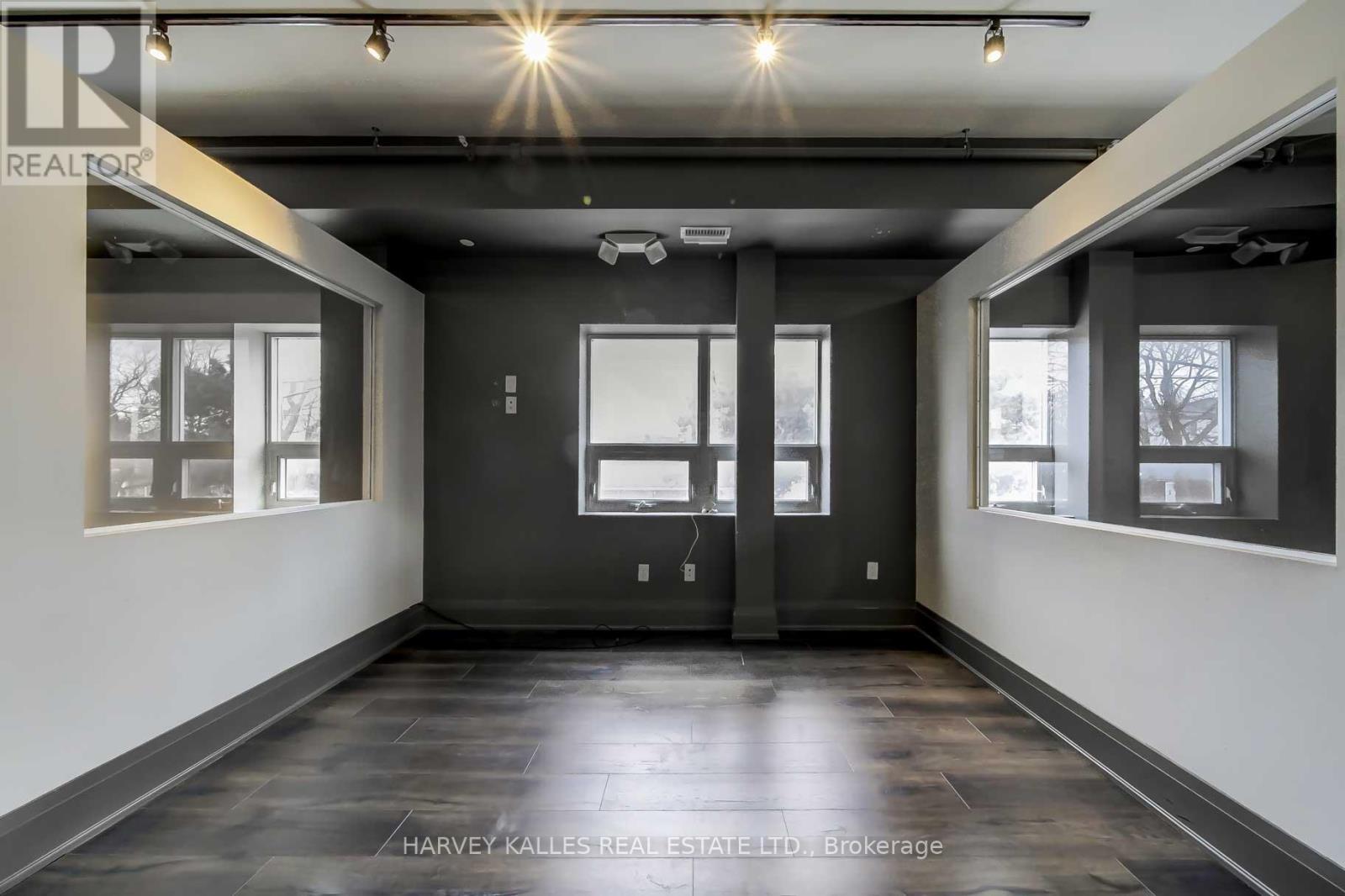 MAIN - 2078 AVENUE ROAD