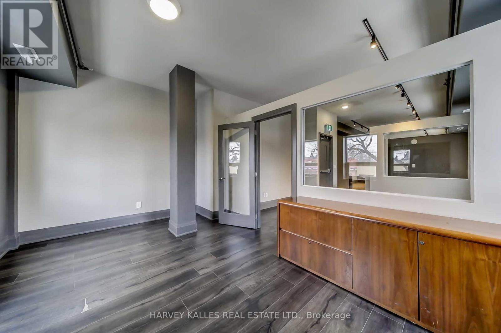 MAIN - 2078 AVENUE ROAD