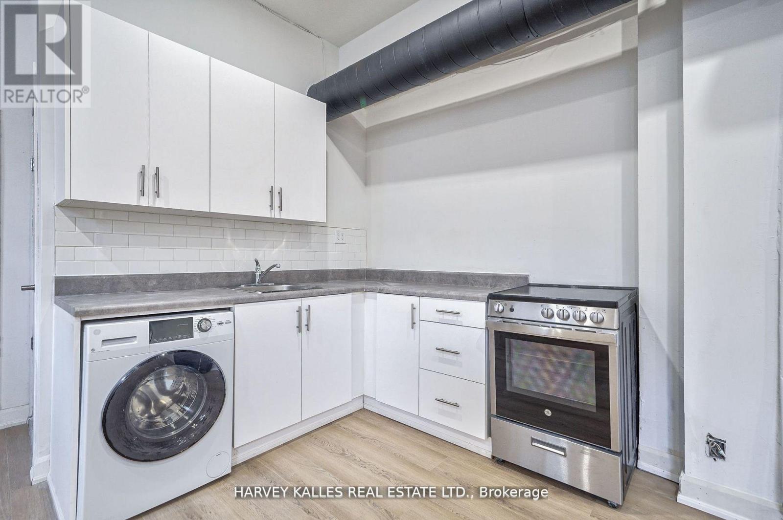 UNIT 5 - 1046 BATHURST STREET