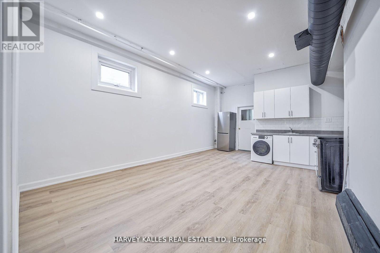 UNIT 5 - 1046 BATHURST STREET
