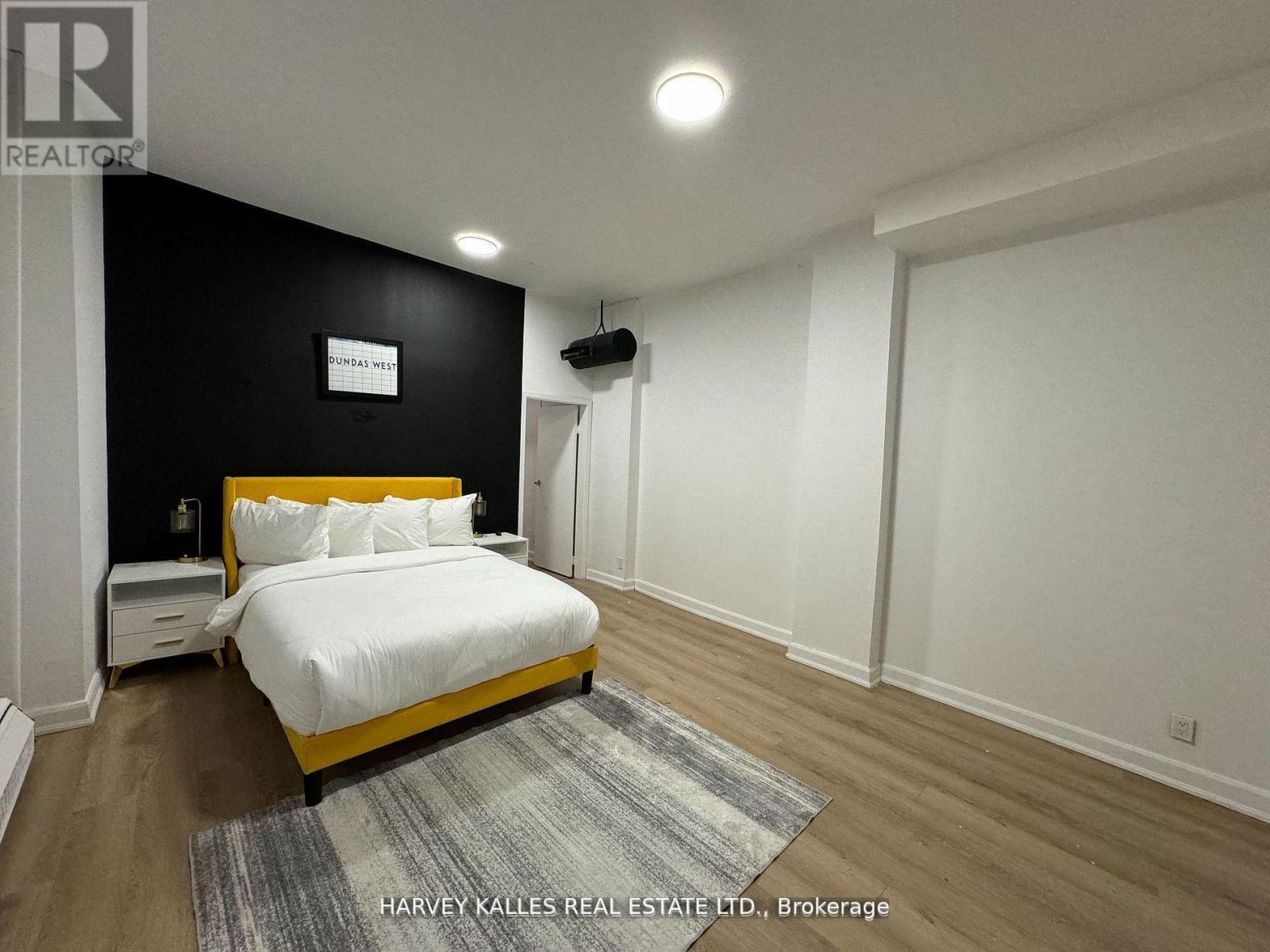 UNIT 5 - 1046 BATHURST STREET