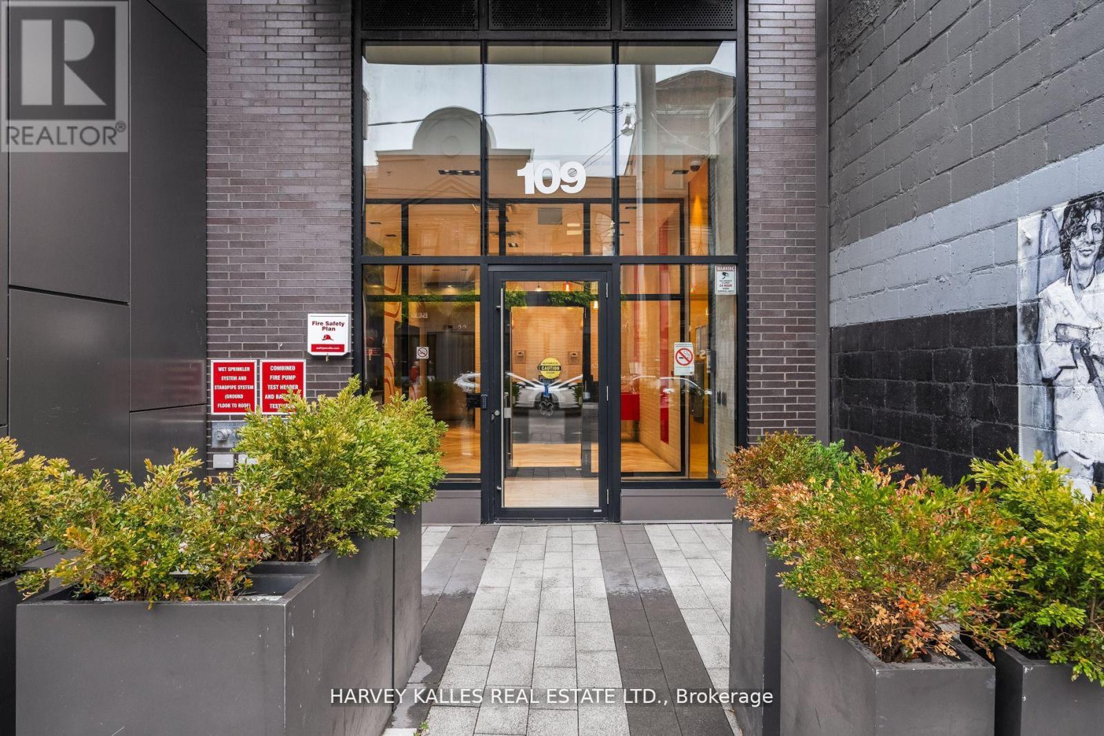 318 - 109 OSSINGTON AVENUE