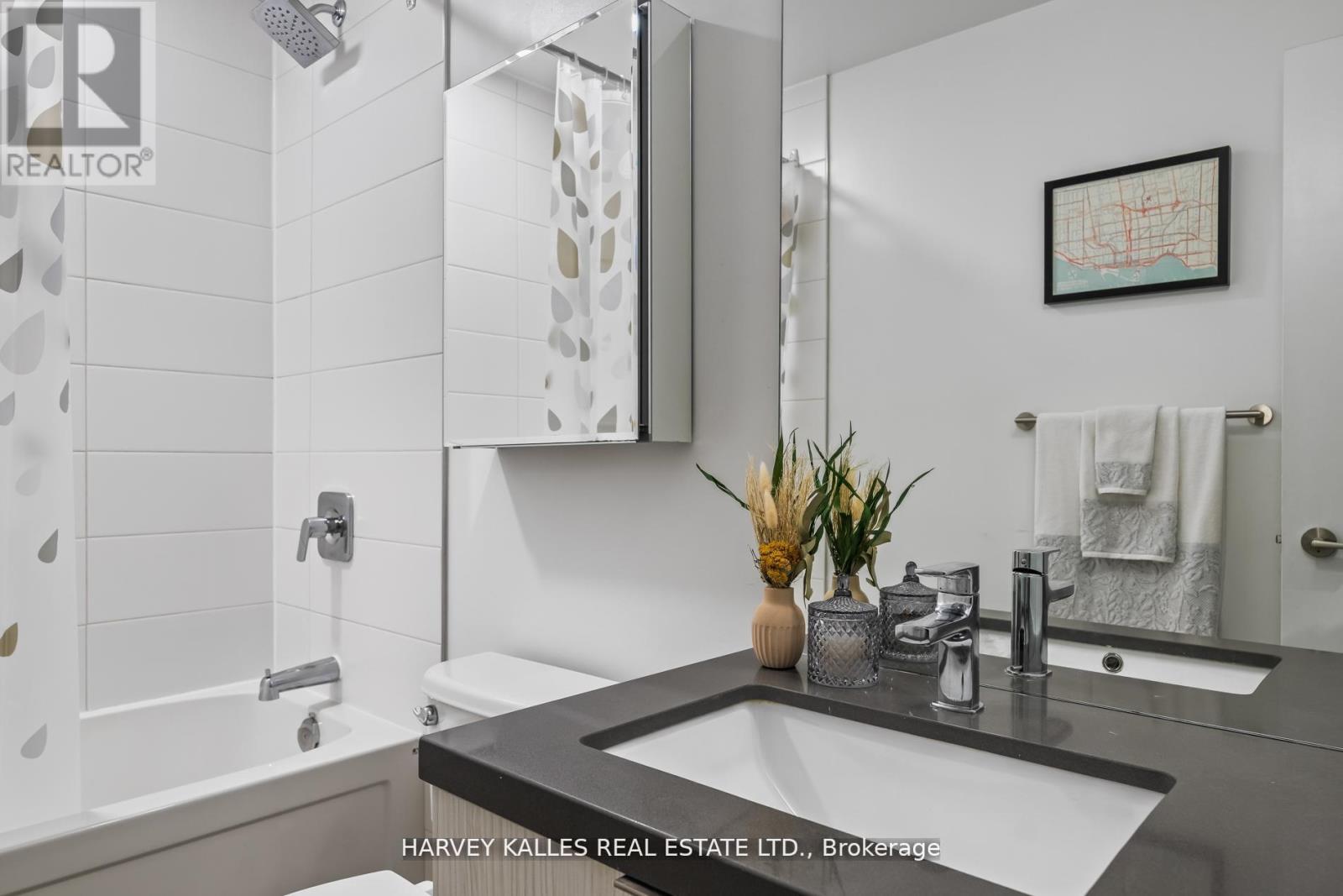 318 - 109 OSSINGTON AVENUE