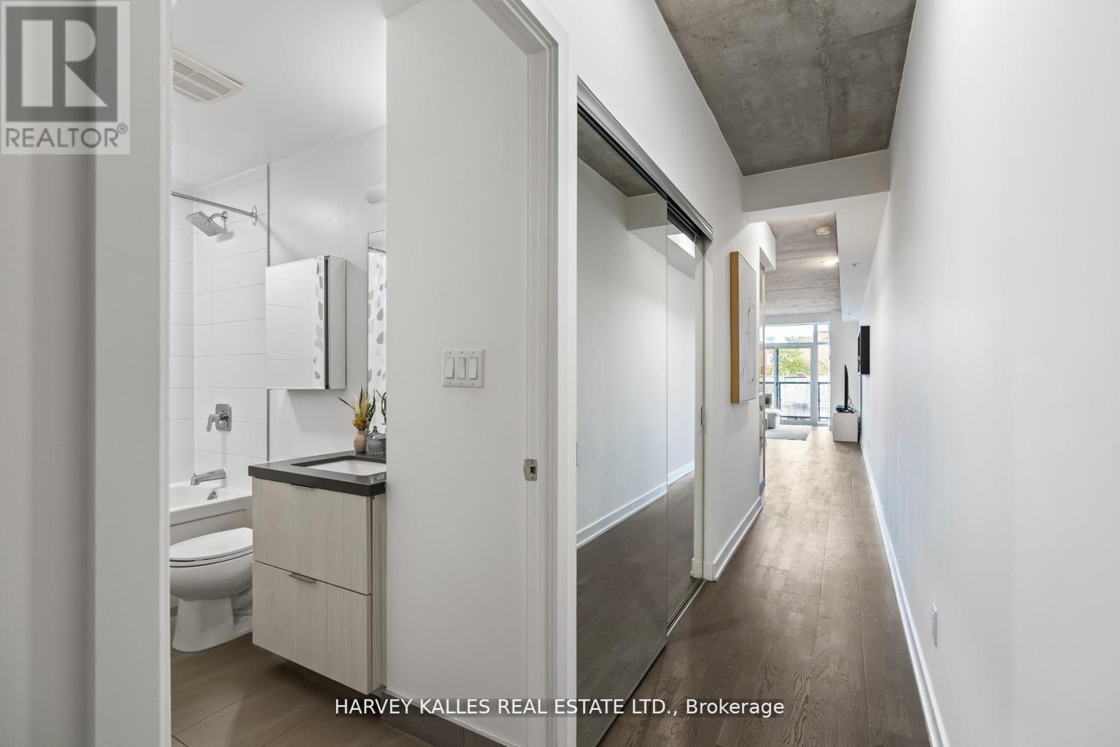 318 - 109 OSSINGTON AVENUE